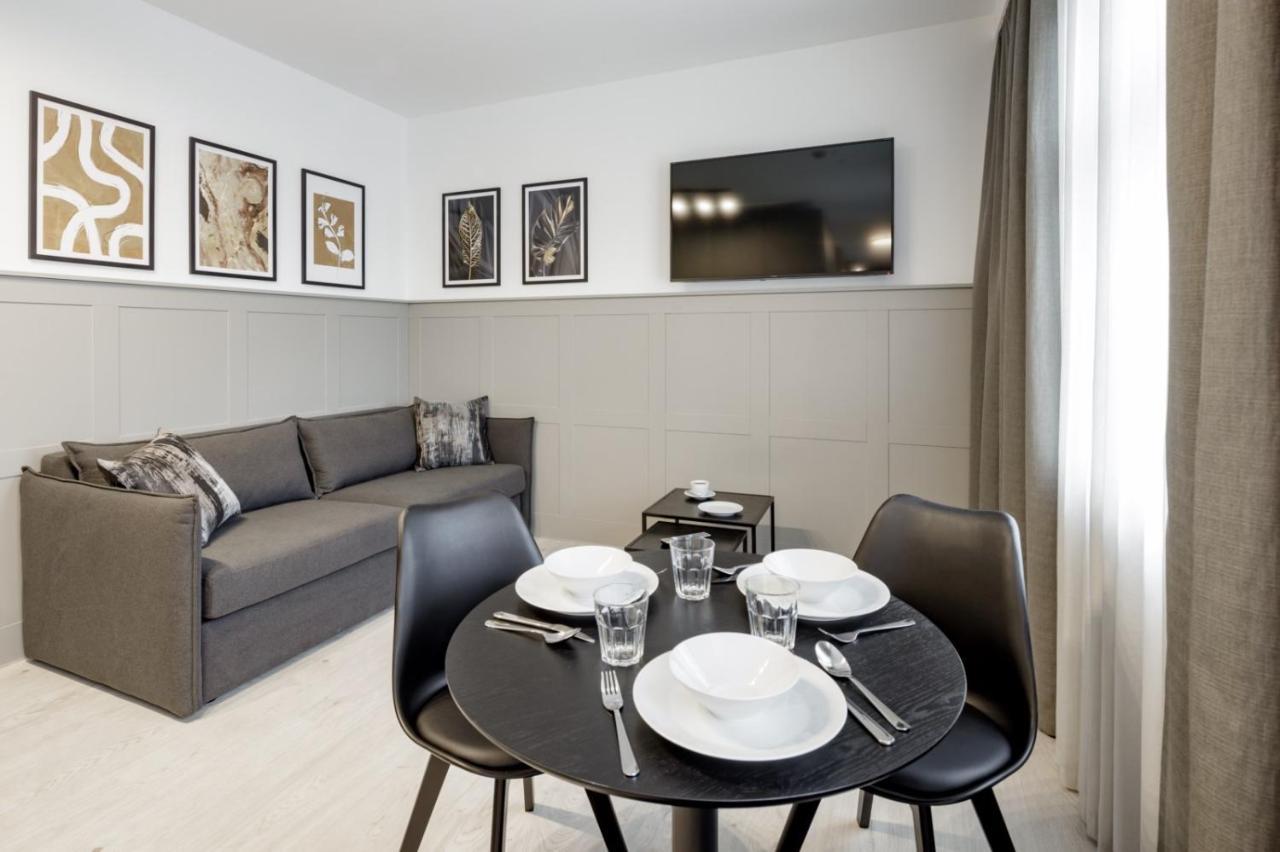 Apartamenty L11, Limanowskiego Poznan Luaran gambar