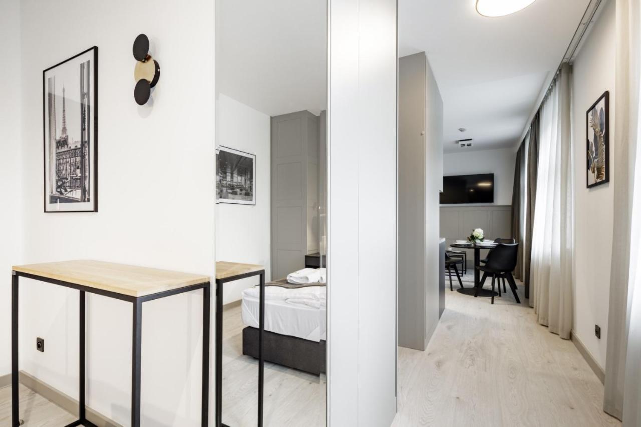 Apartamenty L11, Limanowskiego Poznan Luaran gambar